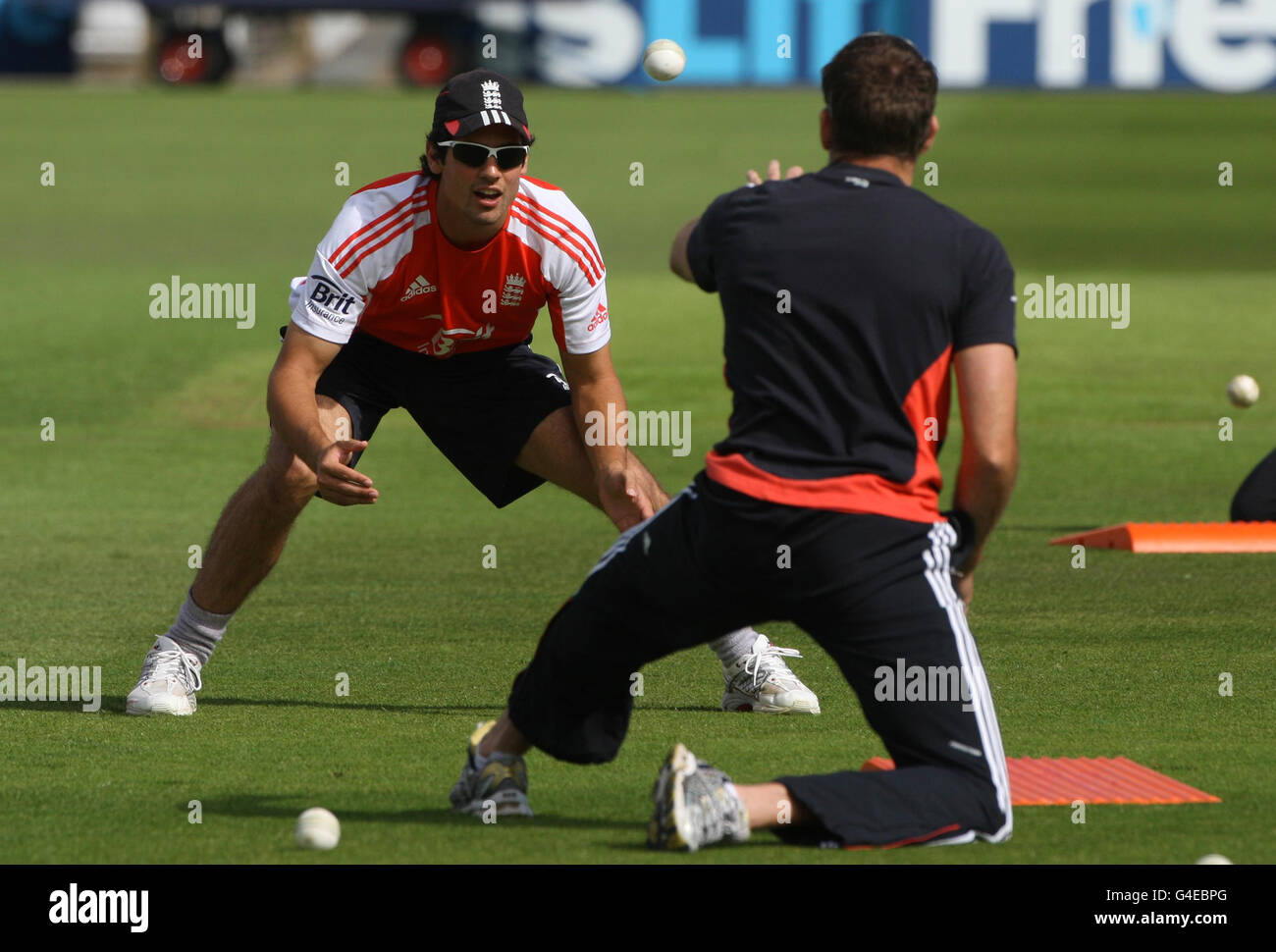 Cricket - 2011 NatWest Series - quarto - Una giornata internazionale - Inghilterra v Sri Lanka - Inghilterra reti sessione - Trent Bridge Foto Stock