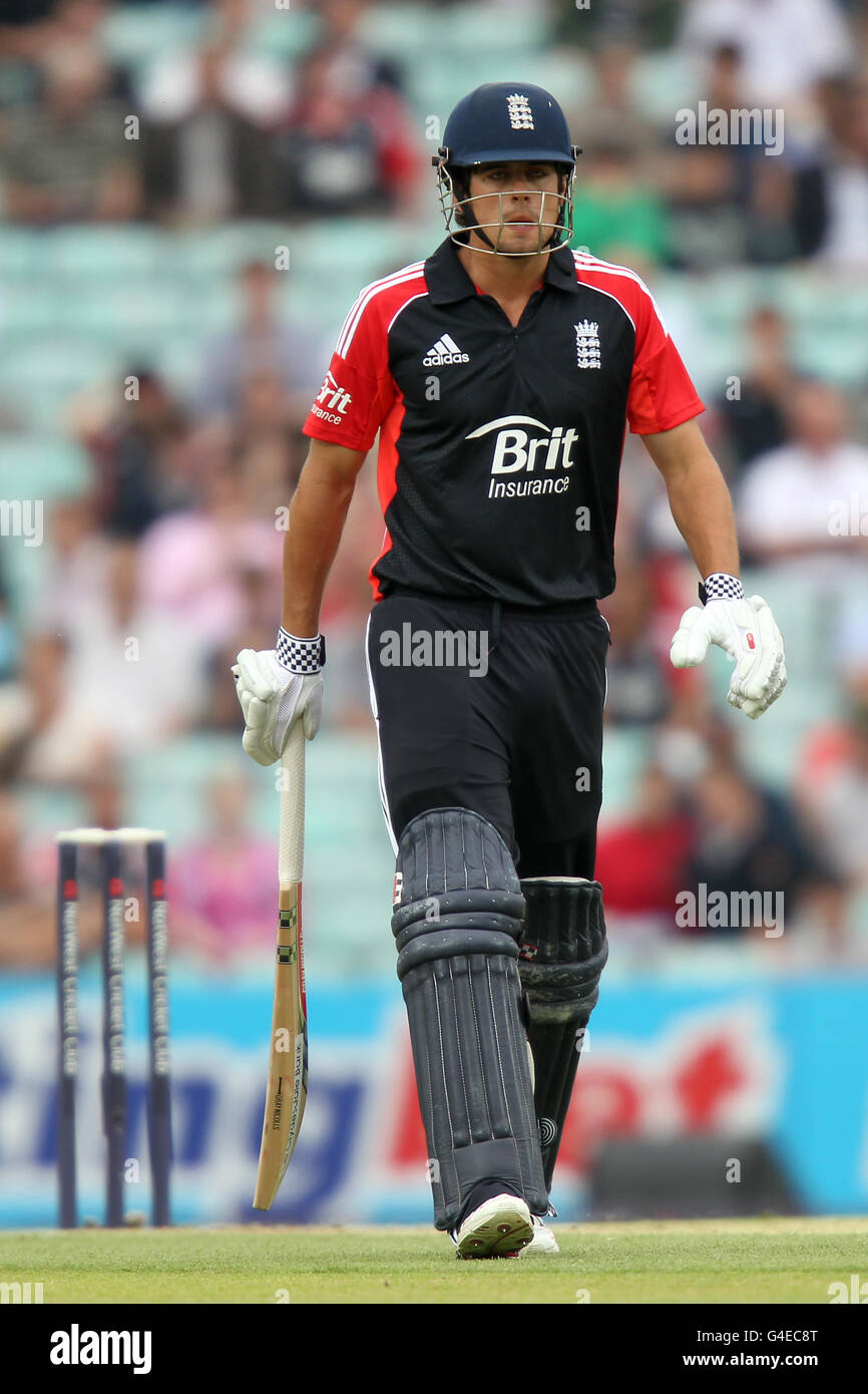 L'inglese Alastair Cook durante il primo Natwest One Day International al Kia Oval, Londra. Foto Stock