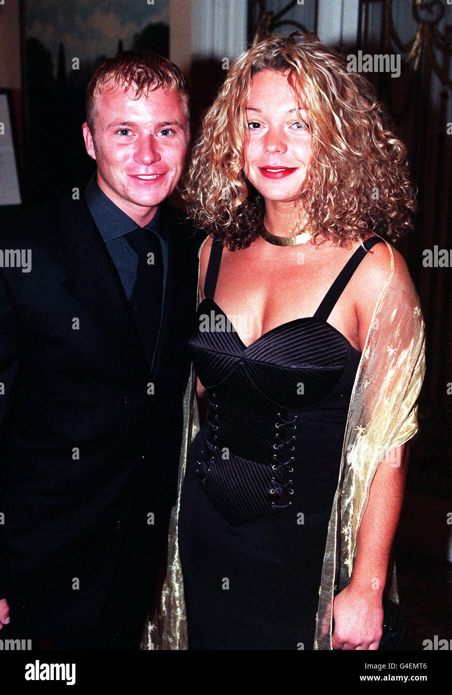 PA NEWS 2/9/98 Coronation Street stelle STEVE ARNOLD ('ASHLEY PEAKE') E HOLLY NEWMAN ("LORRAINE HORROCKS') al TC QUICK premi al Grosvenor House Hotel di Londra. Foto Stock