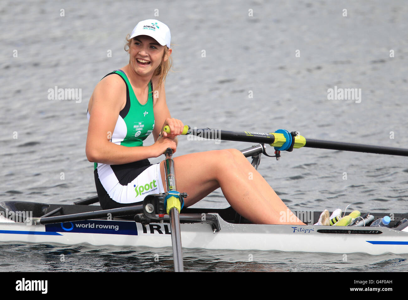 L'irlandese Holly Nixon festeggia dopo essere stato secondo nelle junior Women's Single sculls durante i Mondiali Junior Championships e l'evento Olympic Test presso il lago Eton Dorney Rowing, Windsor. Foto Stock
