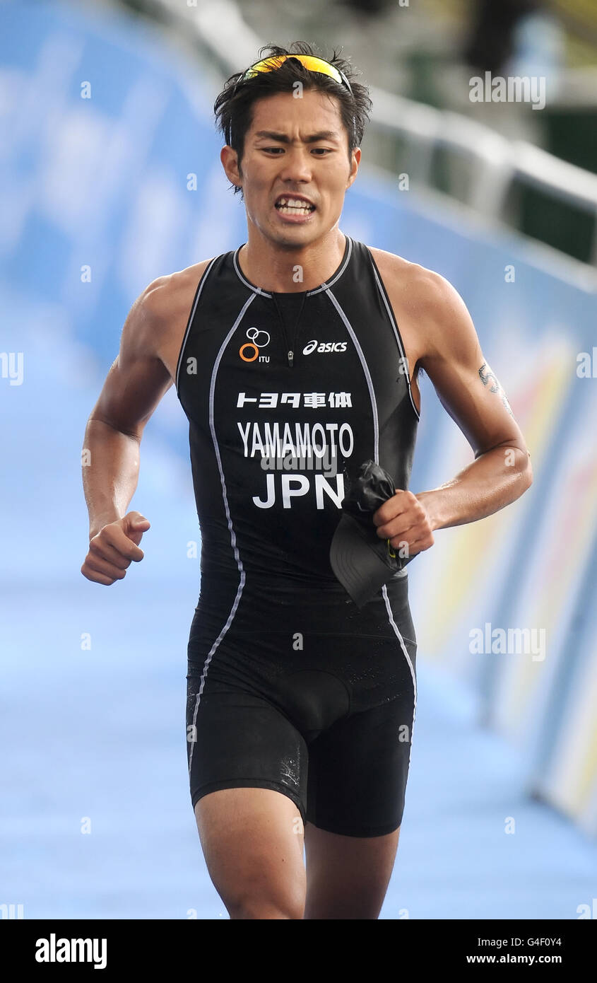 Giappone Ryosuke Yamamoto durante la Dextro Energy Triathlon ITU World Championship Series a Hyde Park, Londra. Foto Stock