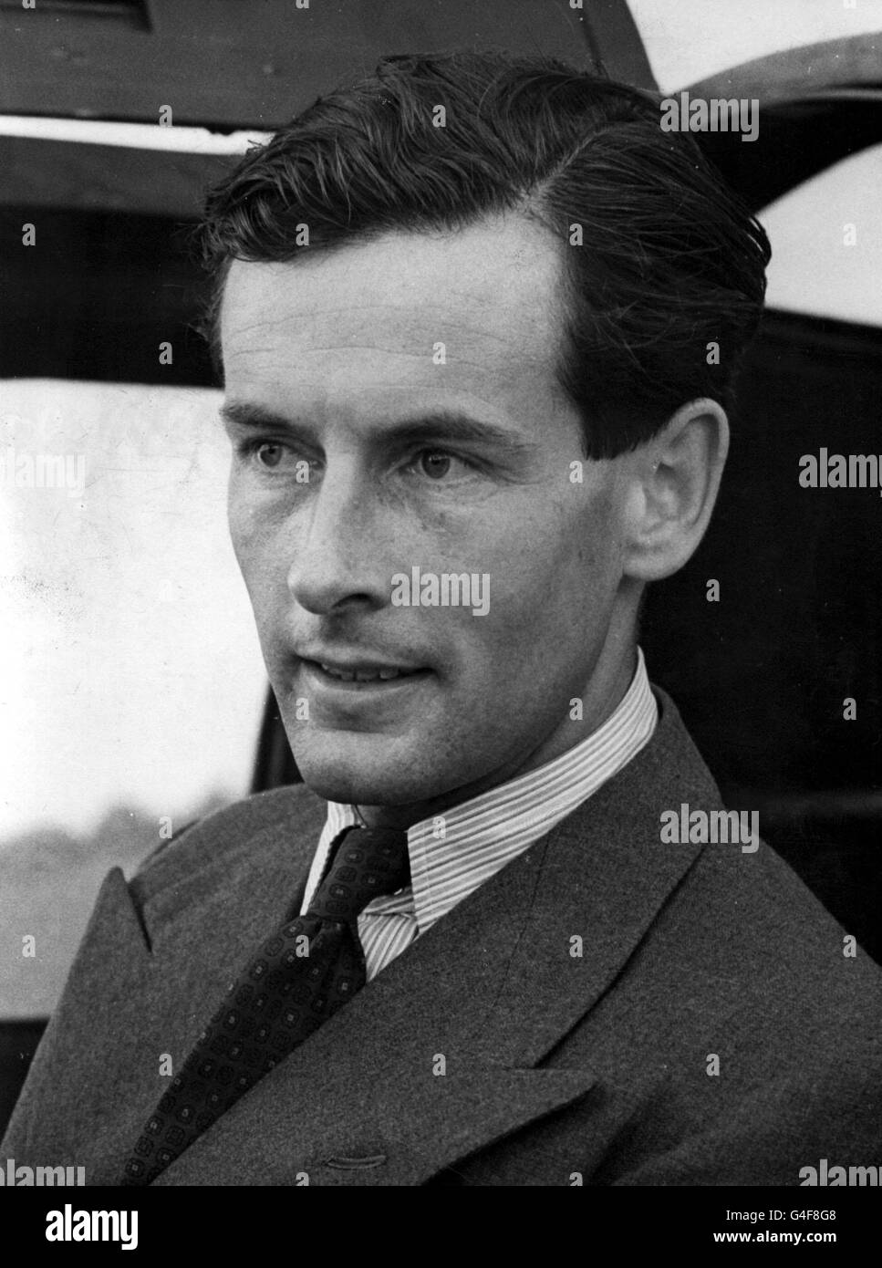 BATTAGLIA DEL PILOTA DI CACCIA BRITANNICO, CAPITANO DI GRUPPO PETER TOWNSEND NELL'ABITACOLO DI UN AEREO. 20/06/95: Townsend, al quale fu impedito di sposare la Principessa Margaret negli anni '50, morì il 19/06/1995, all'età di 80 anni, l'Ambasciata Britannica, a Parigi. Foto Stock