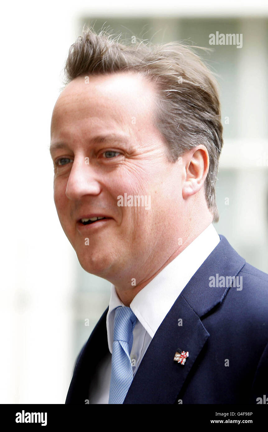 Il primo ministro David Cameron incontra alcuni dei responsabili della costruzione del London 2012 Olympic Park a Stratford, a est di Londra, durante un ricevimento a Downing Street a Westminster, nel centro di Londra. Foto Stock