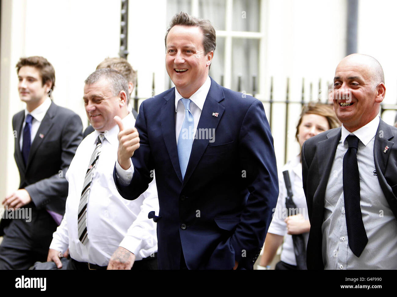 Il primo ministro David Cameron incontra alcuni dei responsabili della costruzione del London 2012 Olympic Park a Stratford, a est di Londra, durante un ricevimento a Downing Street a Westminster, nel centro di Londra. Foto Stock