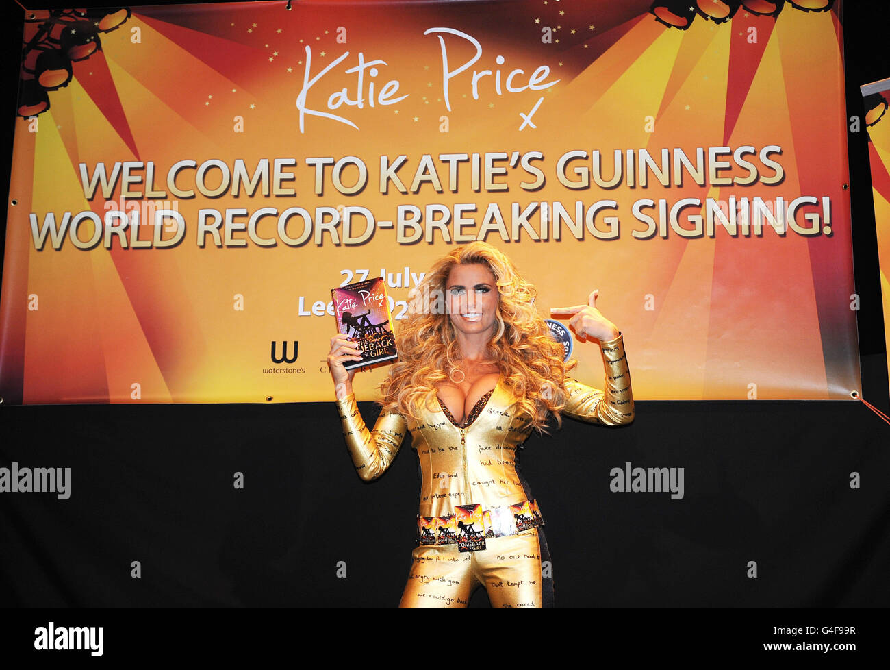 Katie Price libro firma tentativo di record Foto Stock