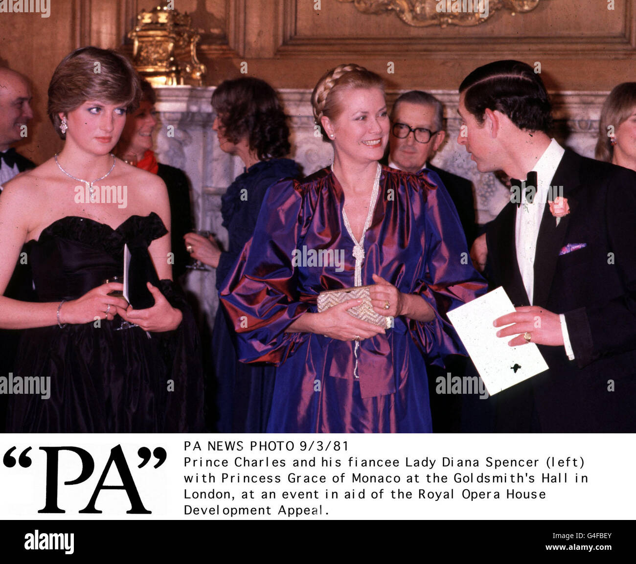 PA NEWS PHOTO 9/3/81 il principe Carlo e la sua fidanzata Lady Diana Spencer (a sinistra) con la principessa Grace di Monaco presso la Goldsmith's Hall di Londra, in occasione di un evento a favore della Royal Opera House Development Appeal. Foto Stock