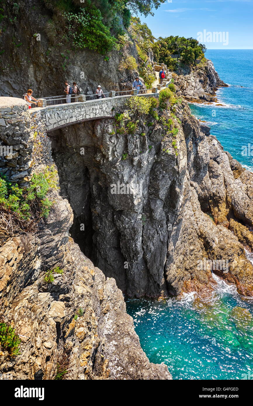 Escursioni turistiche sentiero da Monterosso a Vernazza, Cinque Terre Liguria, Italia Foto Stock
