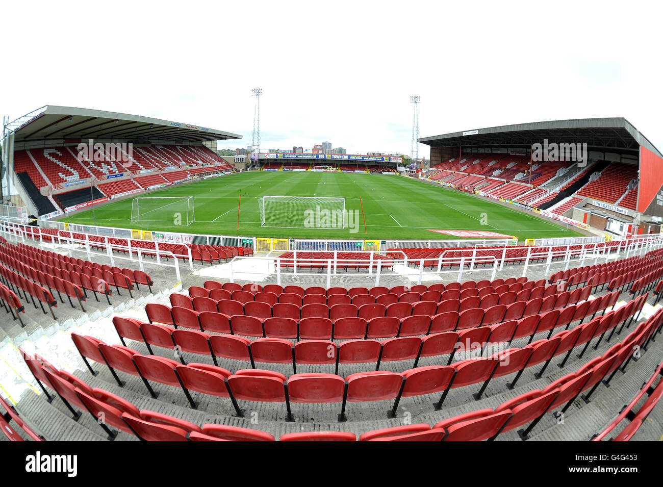 Una vista generale del County Ground, casa di Swindon Town Foto Stock