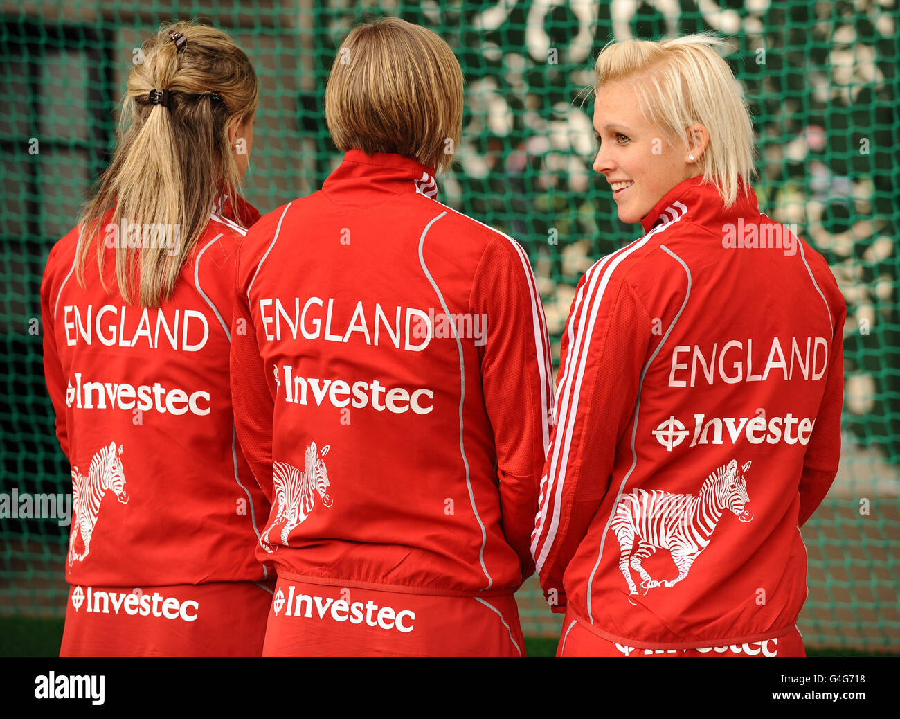 Great Britain Women's Hockey Players (da sinistra a destra) Georgie Twigg, Kate Walsh e Alex Danson a una fotocellula per svelare nuovi sponsor Investec, a Hyde Park Corner, Londra. Foto Stock