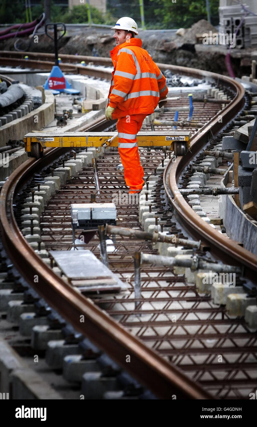 Tram di Edimburgo. Una panoramica generale dei lavori in corso sulla linea tranviaria di Edimburgo vicino alla stazione Haymarket di Edimburgo. Foto Stock