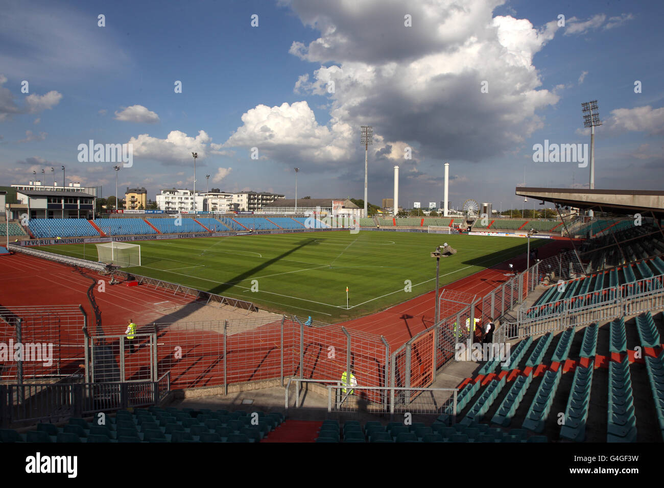Vista generale dello stadio stade josy barthel in lussemburgo immagini e  fotografie stock ad alta risoluzione - Alamy