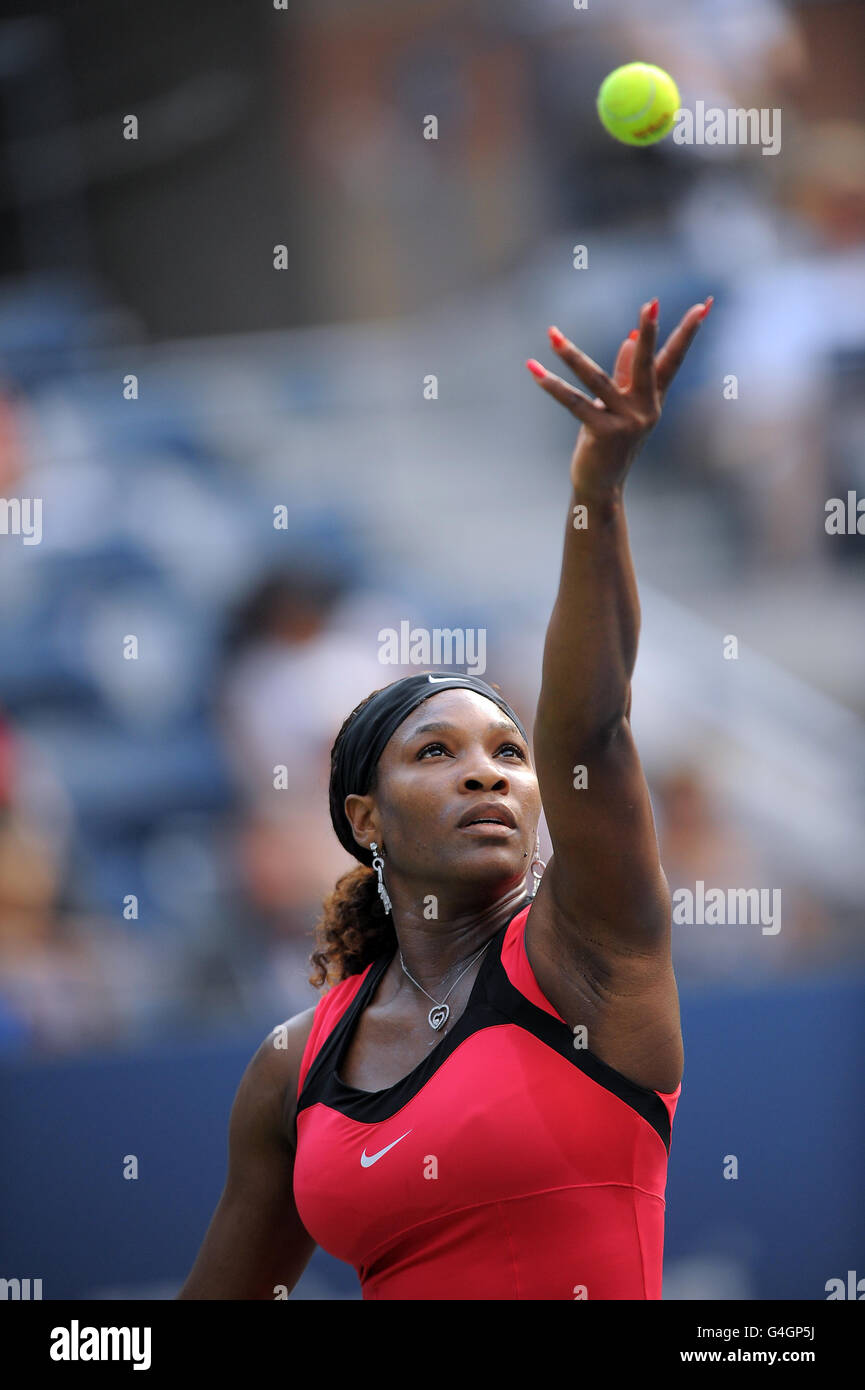 USA's Serena Williams in azione contro Victoria Azarenka della Bielorussia durante il giorno Sixof the US Open a Flushing Meadows, New York, USA. Foto Stock