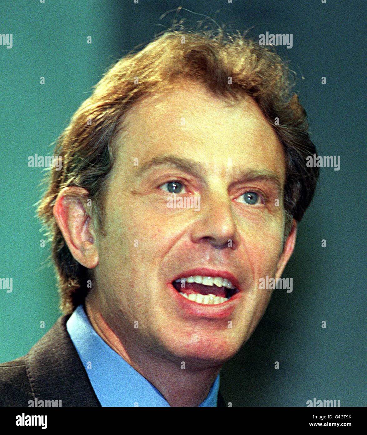 Il primo ministro britannico Tony Blair ha parlato durante la decima conferenza IPPR (Institute for Public Policy Research) sul tema "dare forma al futuro - Governo e Società per il XXI secolo" al centro conferenze QEII di Londra. Foto Stock