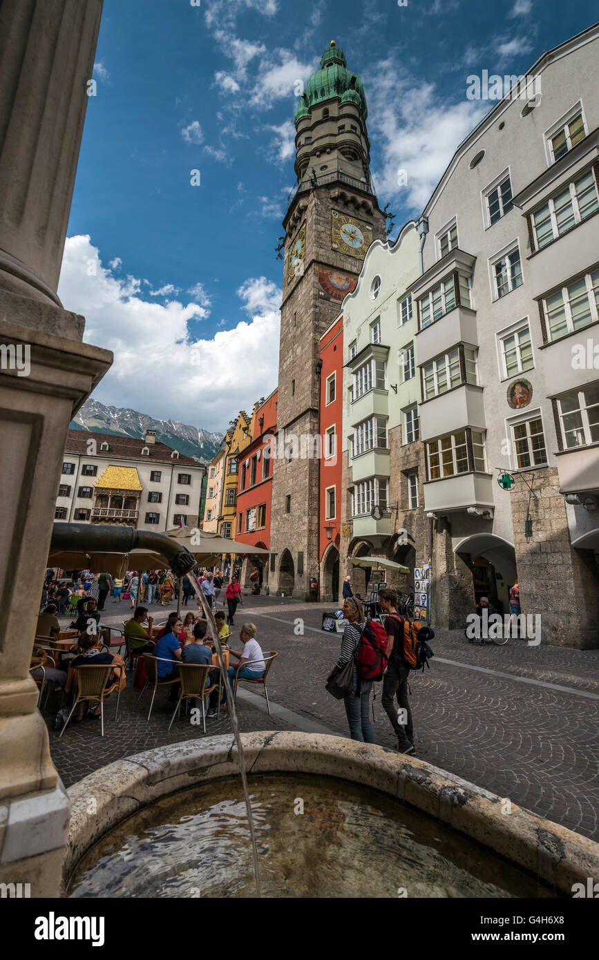 La torre della città o Stadtturm, Innsbruck, in Tirolo, Austria Foto Stock