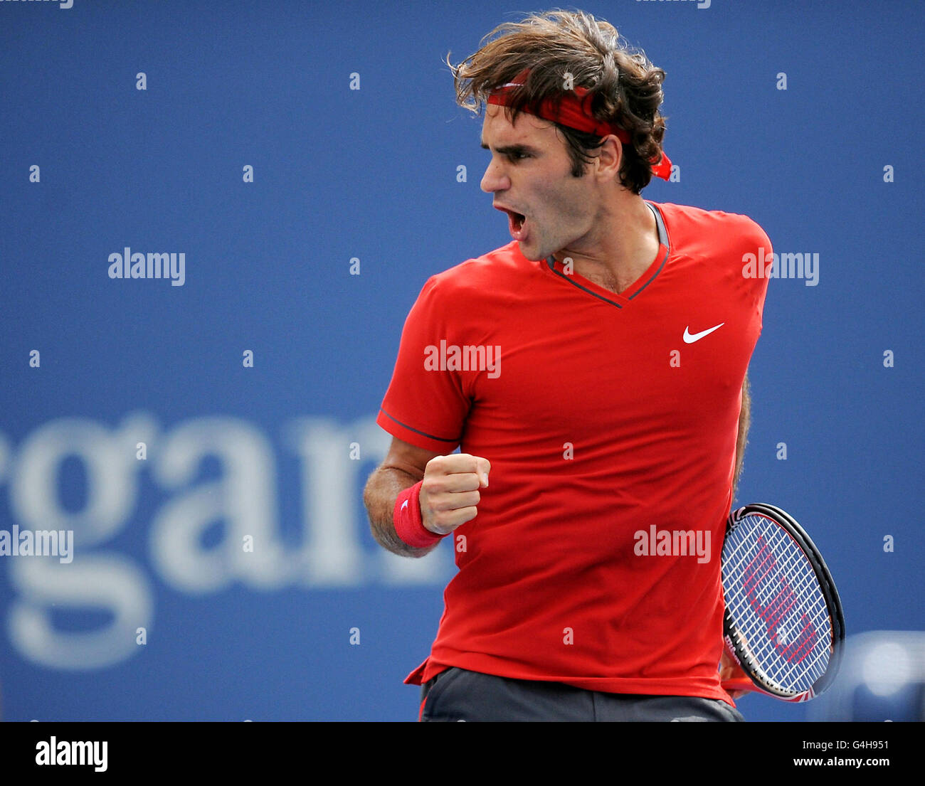 Tennis - 2011 US Open - 13° giorno - Flushing Meadows. Roger Federer in Svizzera celebra contro Novak Djokovic in Serbia durante il tredici giorni dell'Open degli Stati Uniti a Flushing Meadows, New York, USA. Foto Stock
