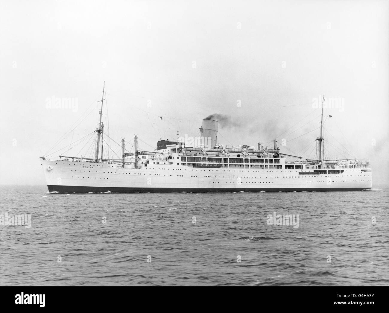 Il P&o Liner S.S Canton, nel suo nuovo carro di pace pronto per la sua corsa UK-far East. Salpa da Londra nella prima fase del suo viaggio per riaprire il servizio dell'Estremo Oriente. Nel 1939 è stata rilevata dall'Ammiragliato per il servizio come incrociatore mercantile armato. Foto Stock