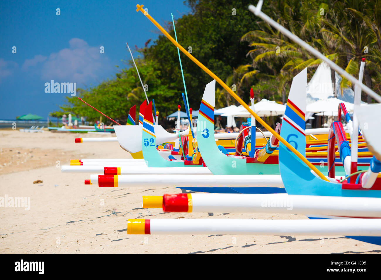 Stile Balinese tradizionale barca su una spiaggia di Sanur in Bali, Indonesia Foto Stock