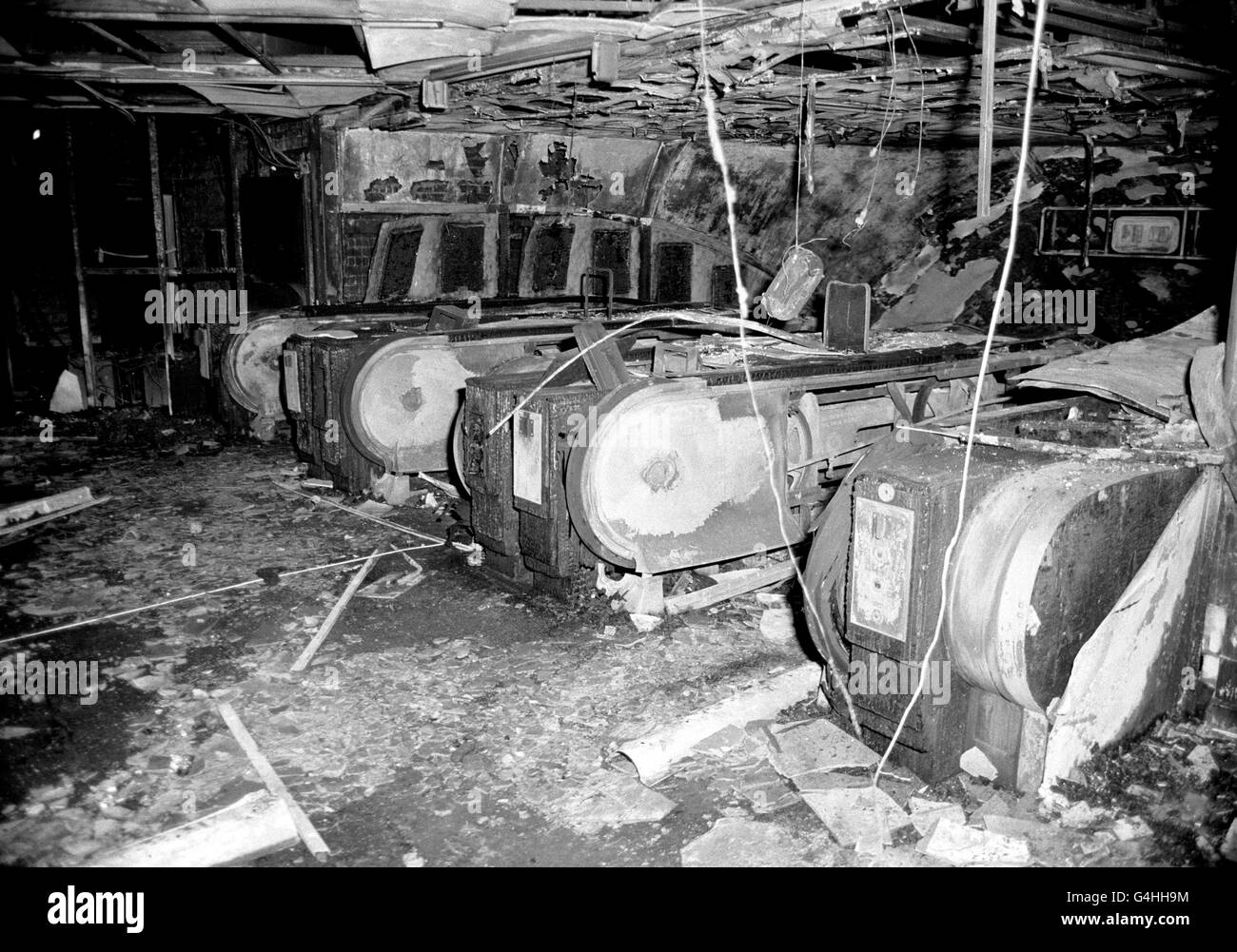 London underground escalators escalator immagini e fotografie stock ad alta  risoluzione - Alamy