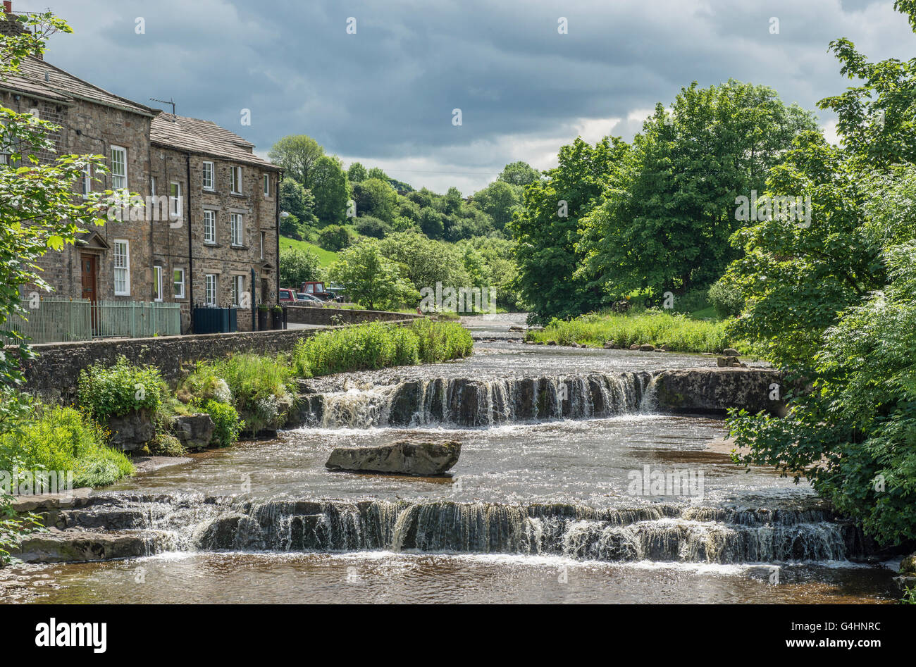 Il Cascades a Gayle, Wensleydale, nel Yorkshire Dales National Park, su Gayle Beck, vicino Hawes in Wensleydale Foto Stock