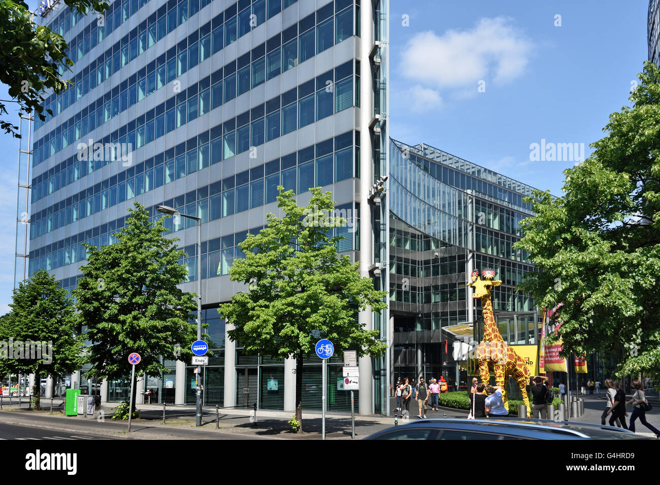 Potsdamer Platz - Piazza Potsdam Berlino Germania ( Sony Center, costruito da Helmut Jahn tra 1996 e 2000 ( giraffa Museo Lego ) Foto Stock