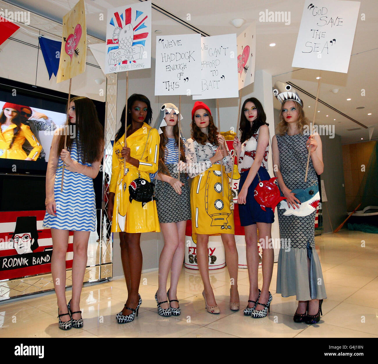I modelli posano alla Rodnik Band Presentation al St. Martins Lane Hotel, alla London Fashion Week. Foto Stock