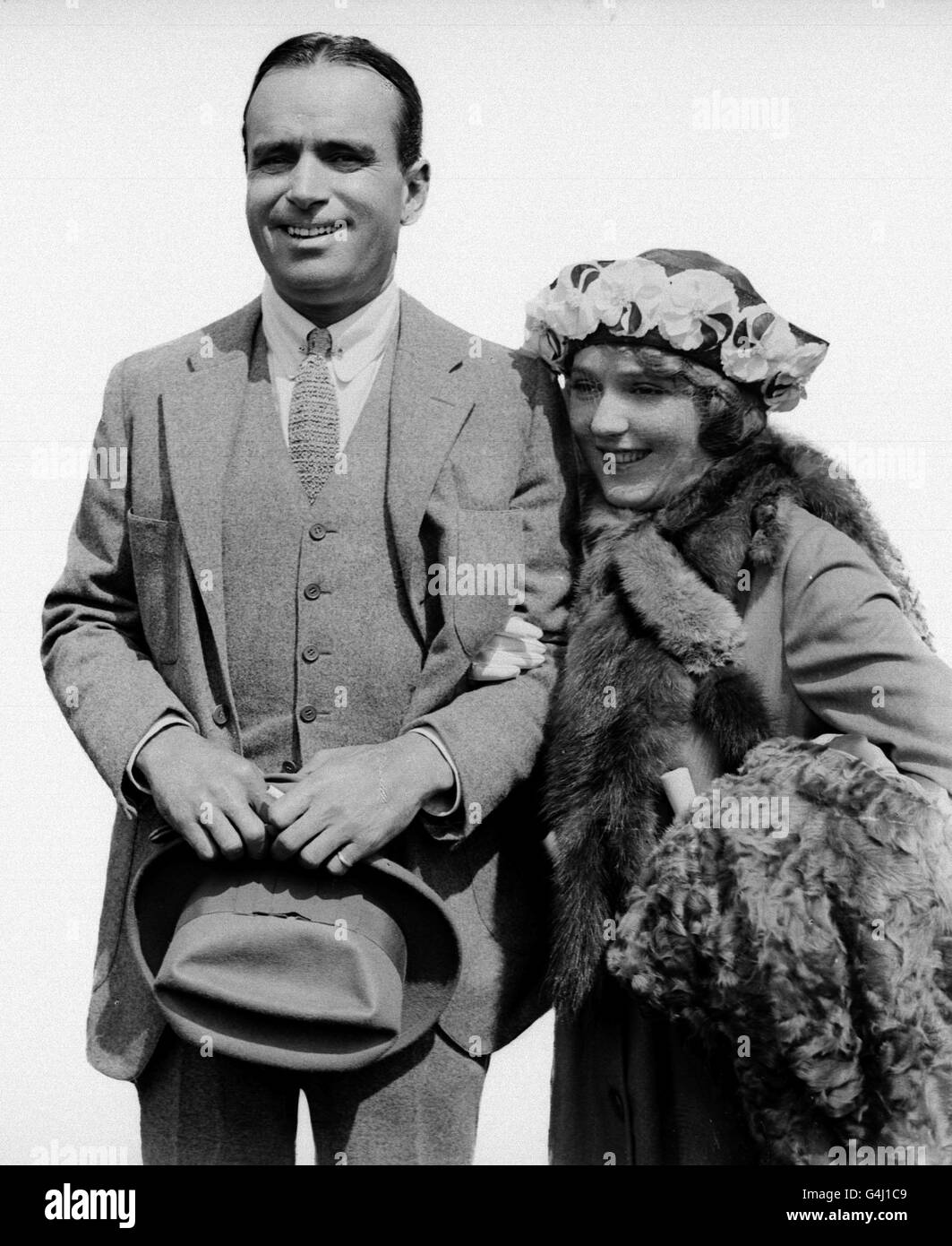 PA NEWS PHOTO 21/6/20 MISS MARY PICKFORD E MR DOUGLAS FAIRBANKS IN ARRIVO A SOUTHAMPTON Foto Stock