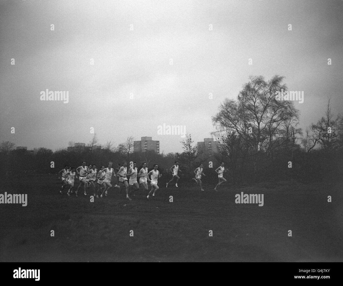 Atletica - Cross-Country - Inter-Varsity Oxford / Cambridge - Londra. L'inizio della corsa di cross-country Oxford contro Cambridge Inter-Varsity, che si tiene a Roehampton. Foto Stock