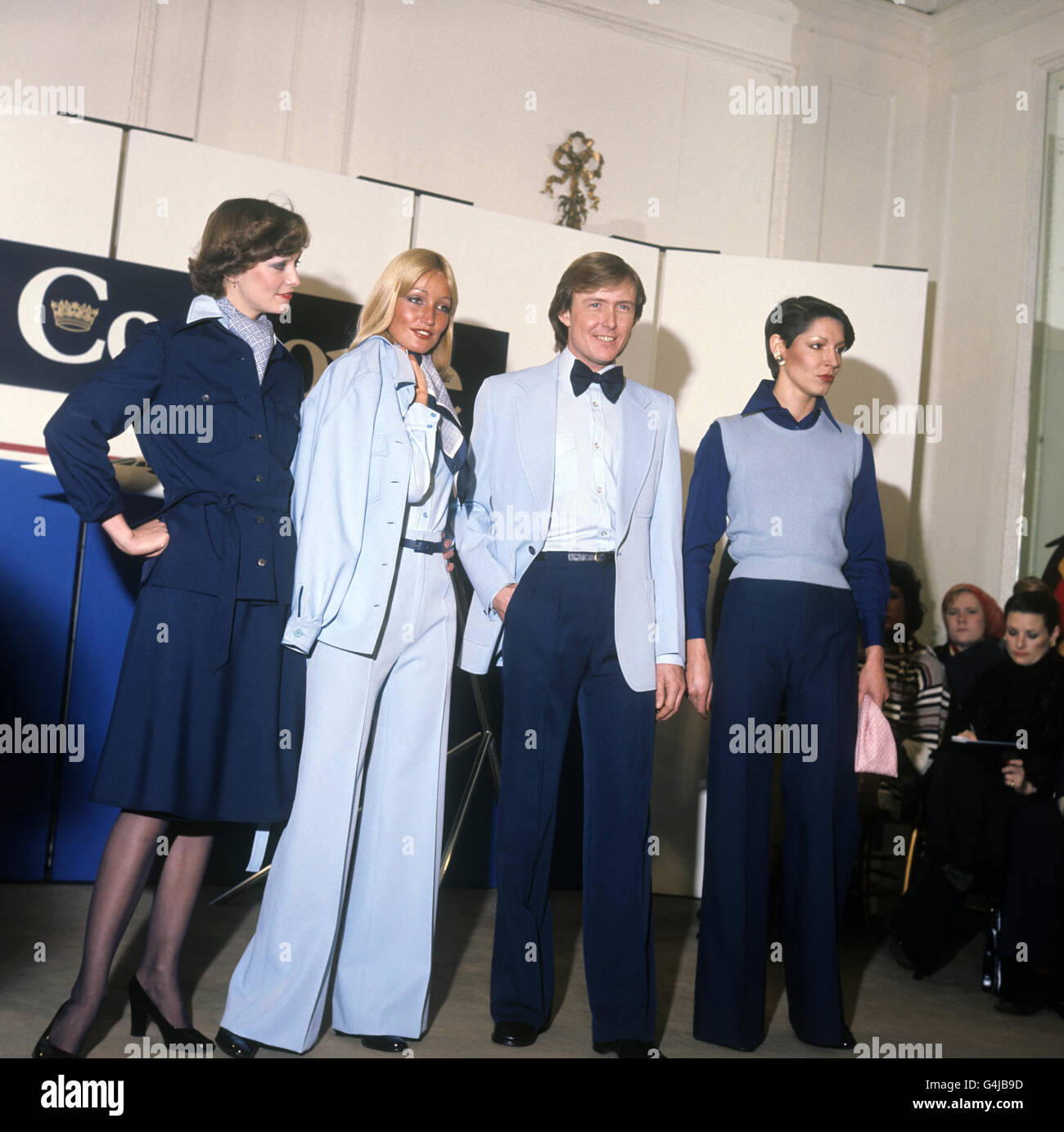 Alcune delle uniformi disegnate da Hardy Amies per gli equipaggi di cabina Concorde della British Airways. Foto Stock