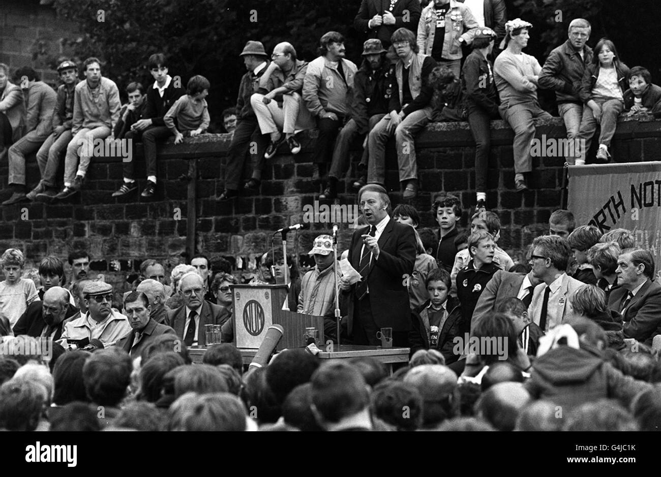 Arthur Scargill, Presidente dell'Unione Nazionale dei Minatori, si è rivolto a Barnsley. Foto Stock