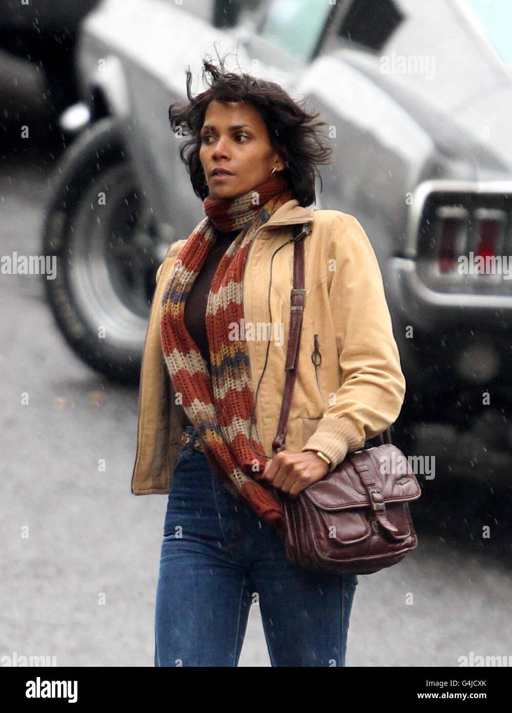 Halle Berry sul set del suo nuovo film Cloud Atlas che è attualmente in fase di ripresa a Glasgow. Il film è anche protagonista Tom Hanks Foto Stock