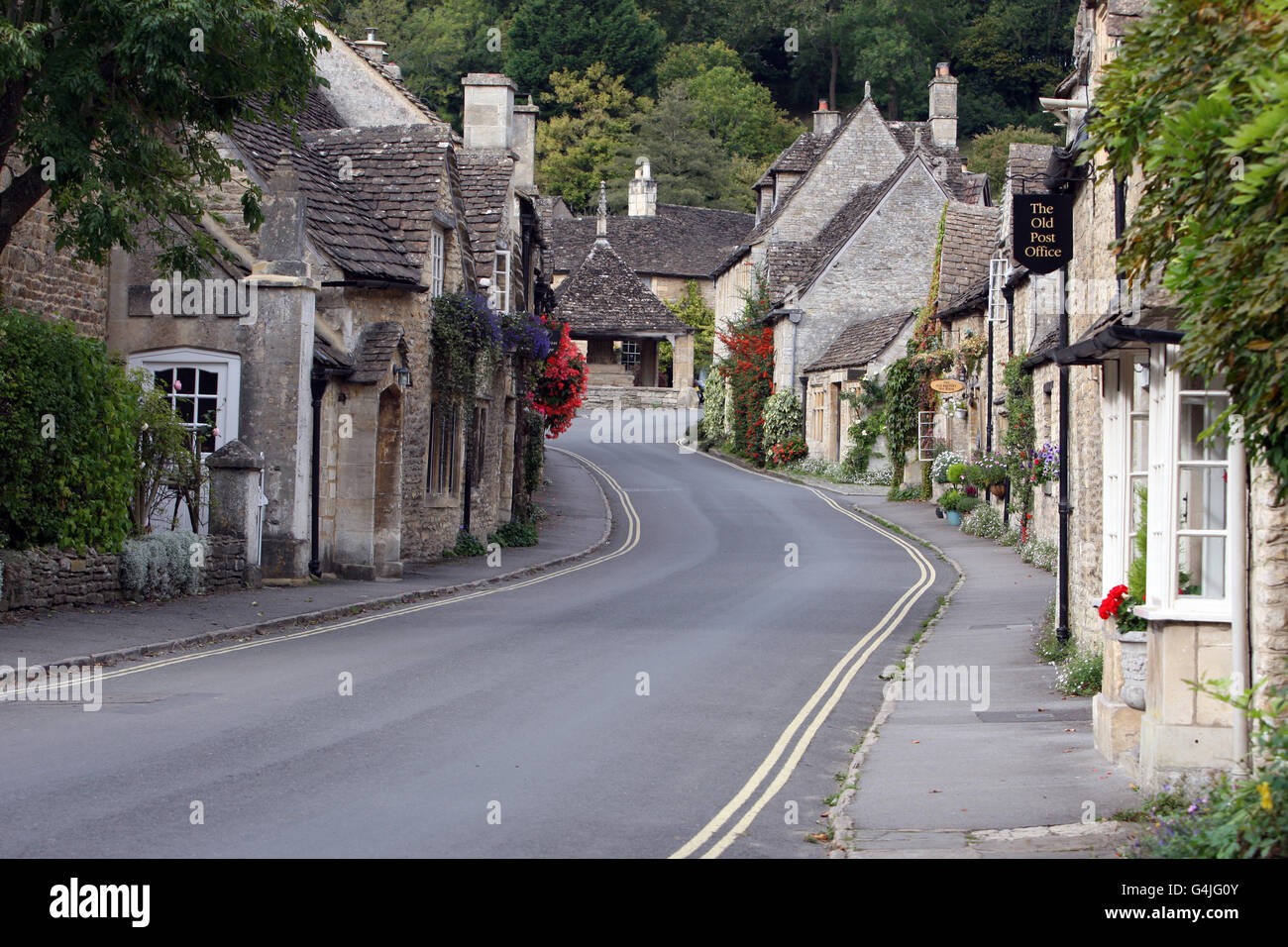 Inghilterra rurale. Il villaggio di Castle Combe in Wiltshire. Foto Stock