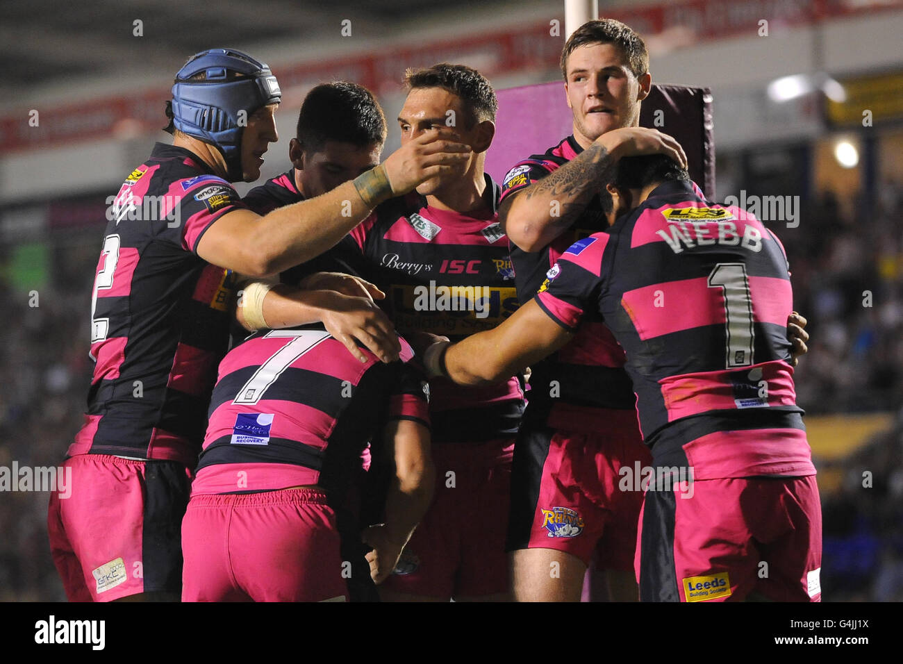 Leeds Rhinos celebra una prova di Rob Burrows durante la partita Engage Super League, semi finale allo stadio Halliwell Jones di Warrington. Foto Stock