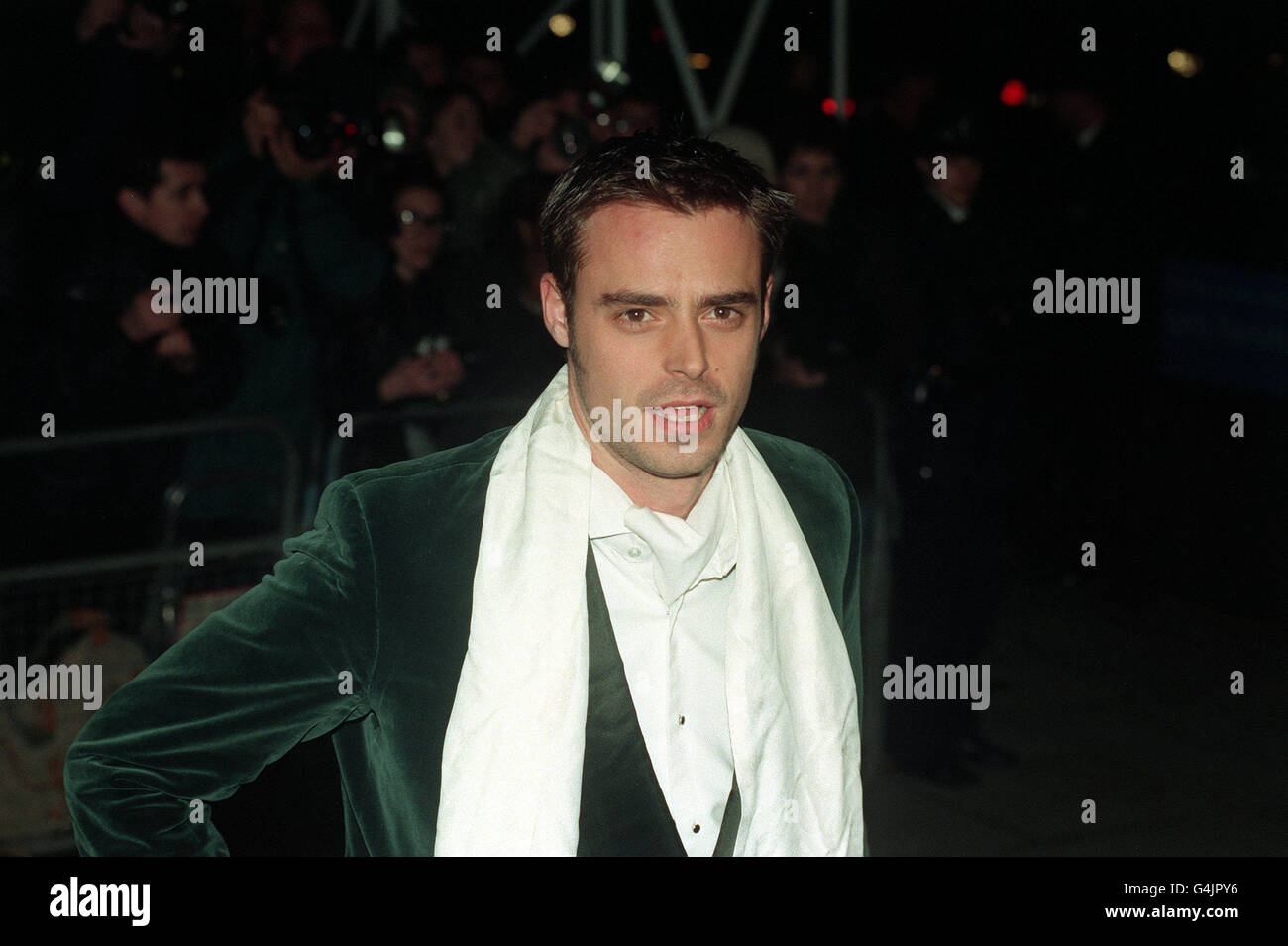 PA NEWS PHOTO 15/1/98 TELEVISIONE PRESENTATORE JAMIE THEAKSTON AL PARK LANE HOTEL, LONDRA DAVANTI AL GALA REVUE IN OCCASIONE DEL PROSSIMO ALBUM 'TWENTH CENTURY BLUES - THE SONGS OF NOEL COWARD' CHE SARÀ PUBBLICATO ATTRAVERSO I DISCHI EMI Foto Stock