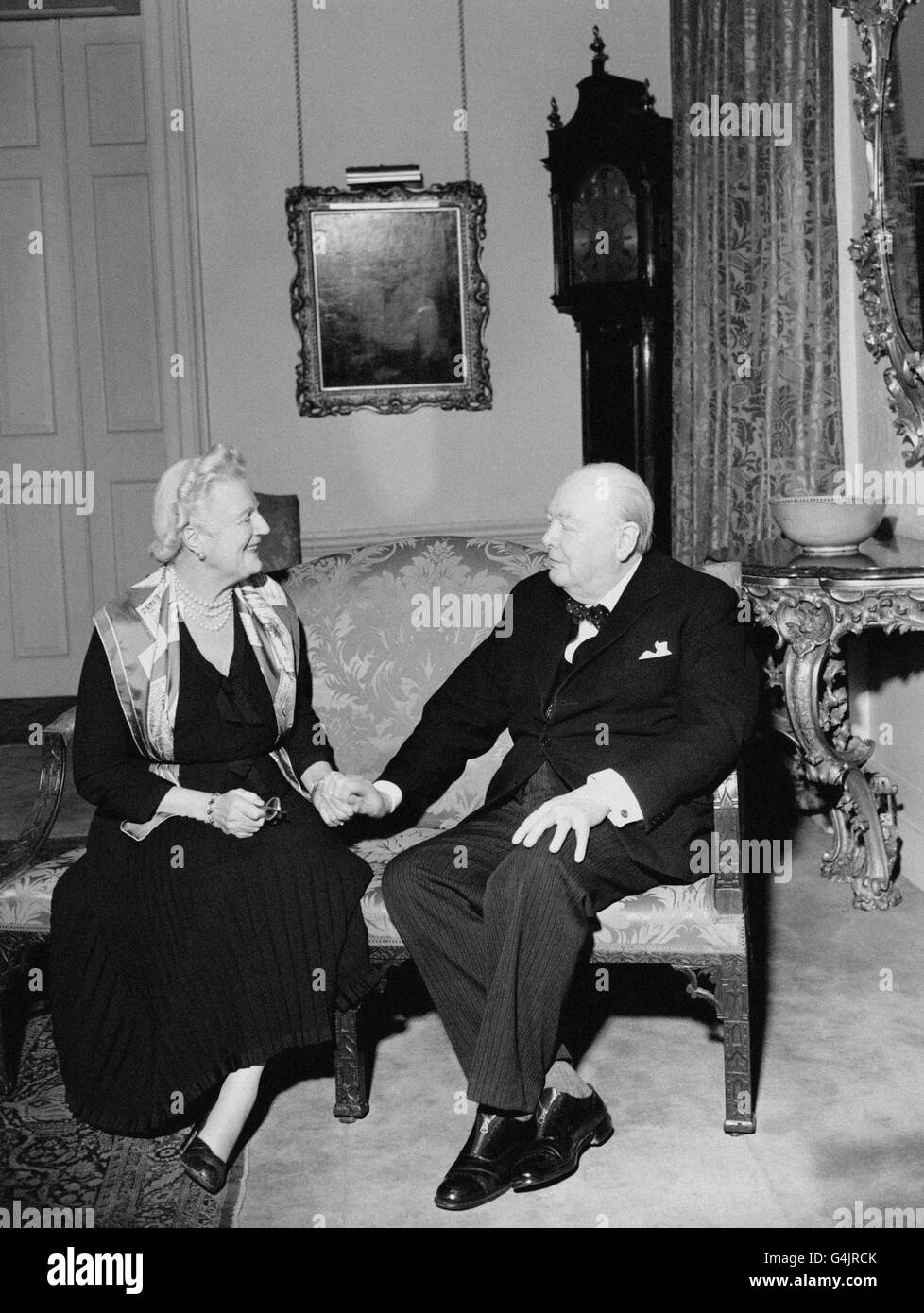 Politica - Sir Winston e Lady Churchill - 1955 Foto Stock