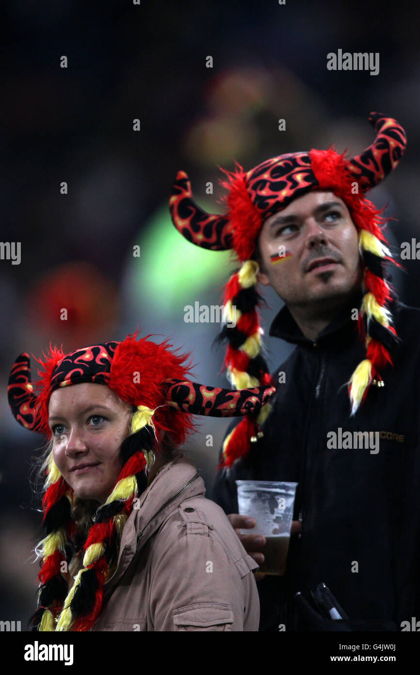 Calcio - UEFA Euro 2012 - Qualifiche - Gruppo A - Germania / Belgio - ESPRIT Arena. Gli appassionati della Germania si immergerano nell'atmosfera dell'ESPRIT Arena Foto Stock