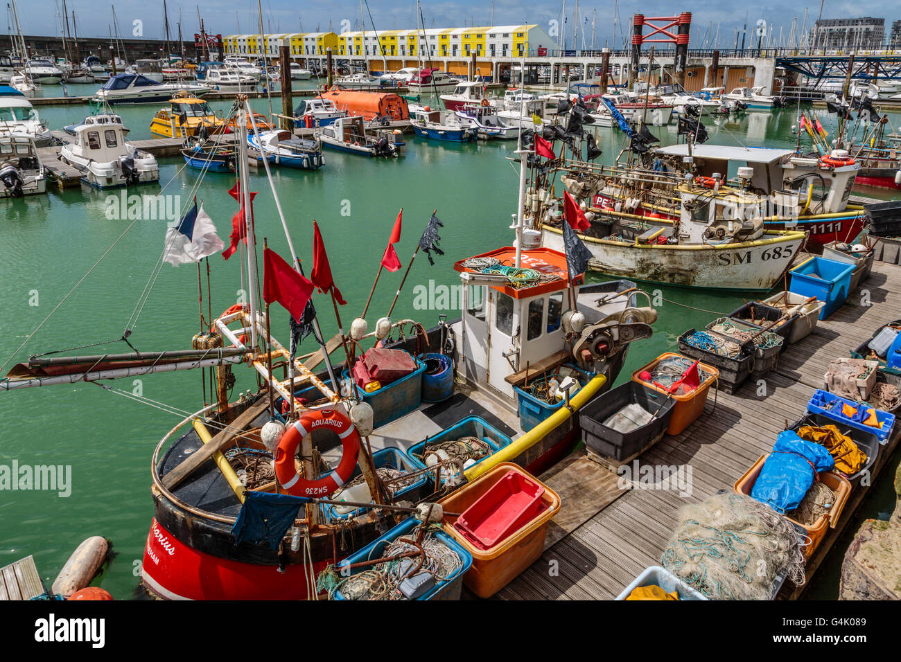 Barche da pesca in Brighton Marina East Sussex Regno Unito Foto Stock