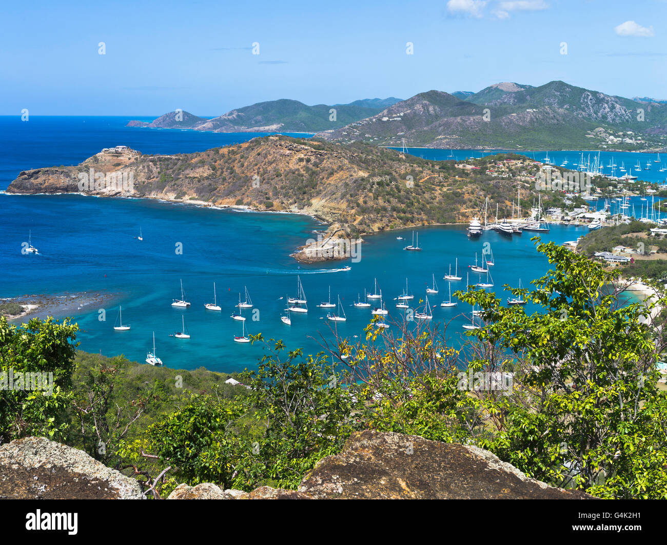 Dh Shirley Heights ANTIGUA CARAIBI Lookout vista di Falmouth Harbour scenic English Harbour Foto Stock