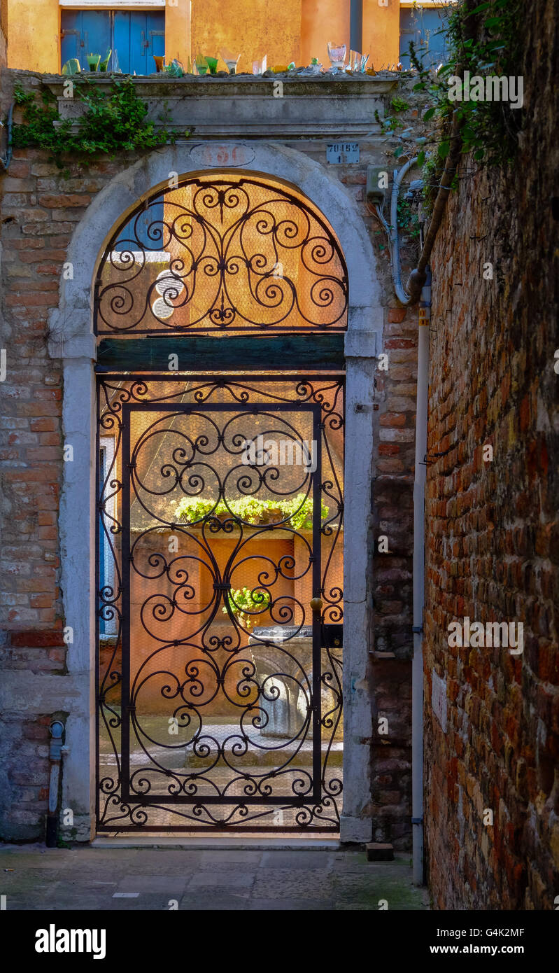Decorativi in ferro battuto cancello, Venezia Italia Foto Stock