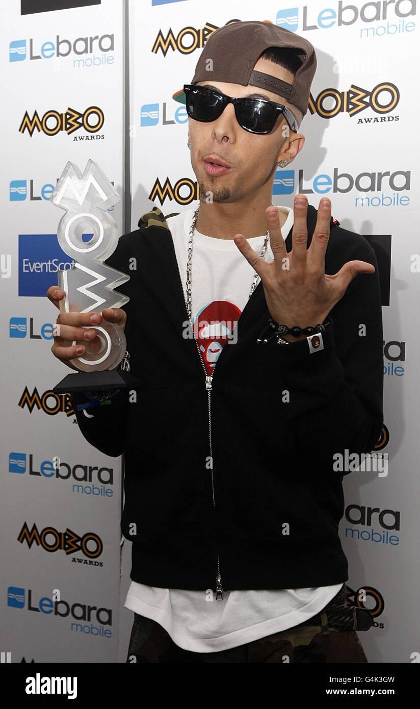Dino 'Dappy' Contostavlos con il suo premio per il miglior video durante i MOBO Awards 2011, al SECC, Glasgow, G3 8YW. Foto Stock