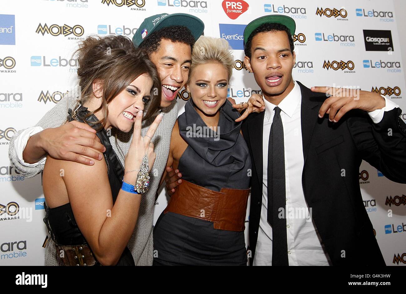 (Da sinistra a destra) Brooke Vincent, Jordan 'Rizzle' Stevens, Sacha Parkinson e Harley 'Sylvester' Alexander-Sule di Rizzle Kicks durante i MOBO Awards 2011, al SECC, Glasgow, G3 8YW. Foto Stock