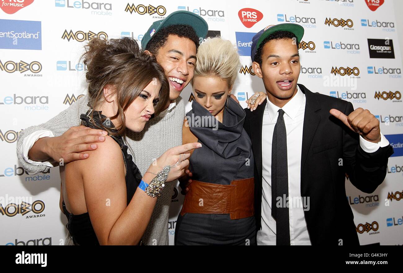 (Da sinistra a destra) Brooke Vincent, Jordan 'Rizzle' Stevens, Sacha Parkinson e Harley 'Sylvester' Alexander-Sule di Rizzle Kicks durante i MOBO Awards 2011, al SECC, Glasgow, G3 8YW. Foto Stock
