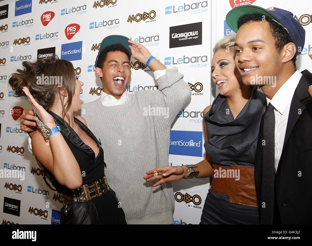 (Da sinistra a destra) Brooke Vincent, Jordan 'Rizzle' Stevens, Sacha Parkinson e Harley 'Sylvester' Alexander-Sule di Rizzle Kicks durante i MOBO Awards 2011, al SECC, Glasgow, G3 8YW. Foto Stock