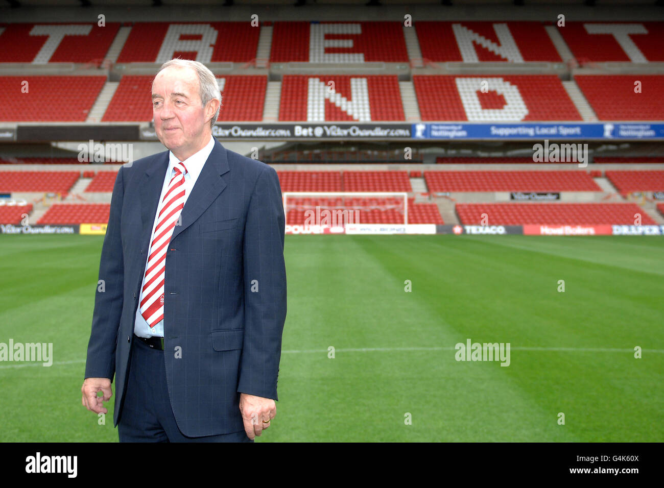 Il nuovo presidente di Nottingham Forest, Frank Clark, è in campo Dopo una conferenza stampa Foto Stock