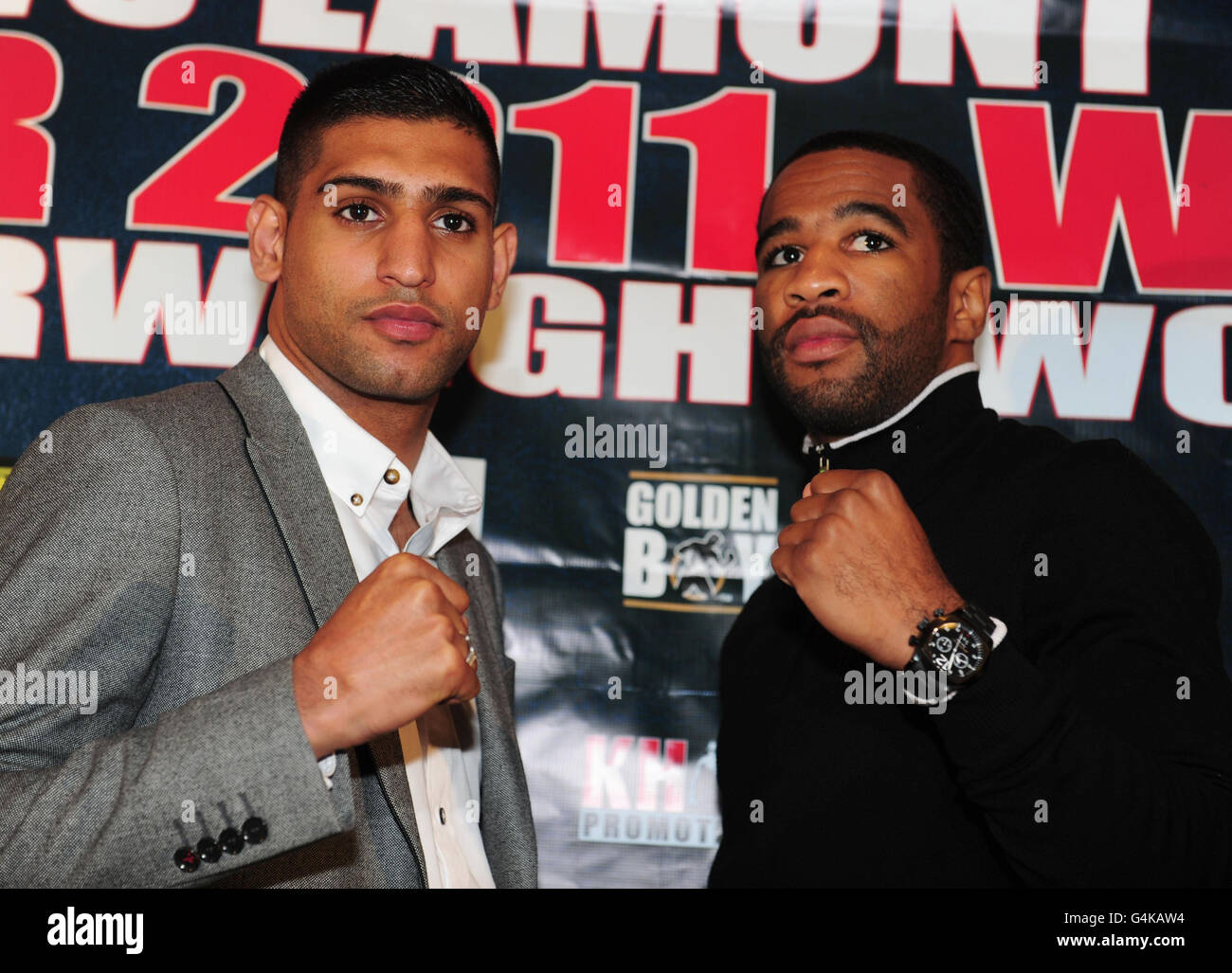 Boxing - Amir Khan e Lamont Peterson Press Conference - Mayfair Hotel. Amir Khan (a sinistra) della Gran Bretagna e Lamont Peterson dell'America vanno a capo durante la conferenza stampa al Mayfair Hotel, Londra. Foto Stock