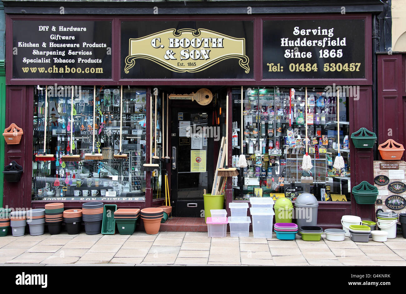 Tradizionale negozio di Hardware a Huddersfield Foto Stock
