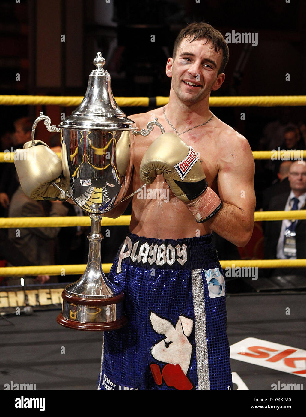 Lee Haskins celebra la vittoria del Super-Fly Weight Prize-fighter durante il Super Flyweight Prizefighter al Liverpool Olympia, Liverpool. Foto Stock