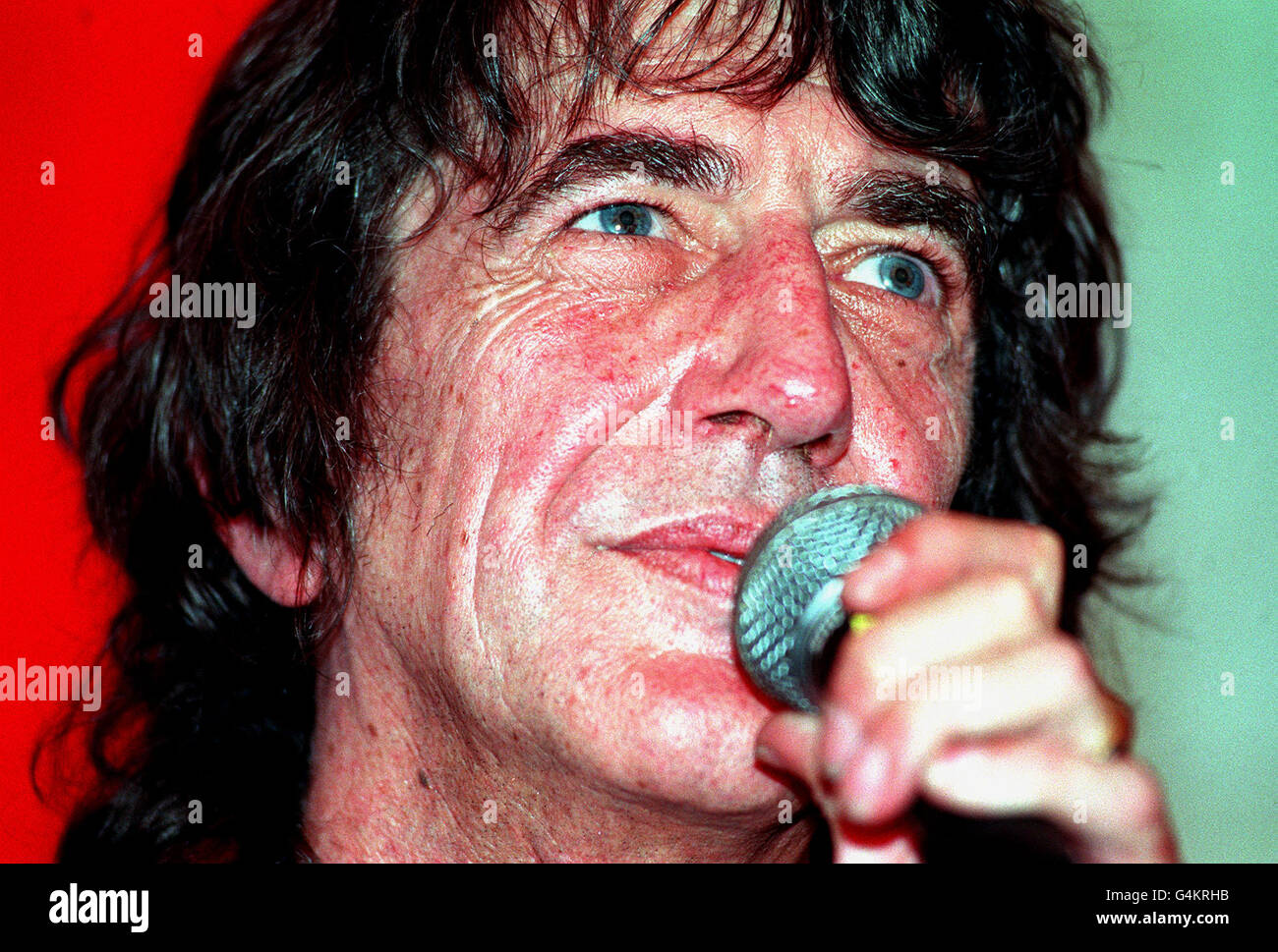 Howard Marks, ex trafficante di droga diventato autore e portavoce pro-cannabis, parla ai dimostranti che sostengono la fine del divieto di cannabis in un festival tenutosi su Clapham Common. Foto Stock