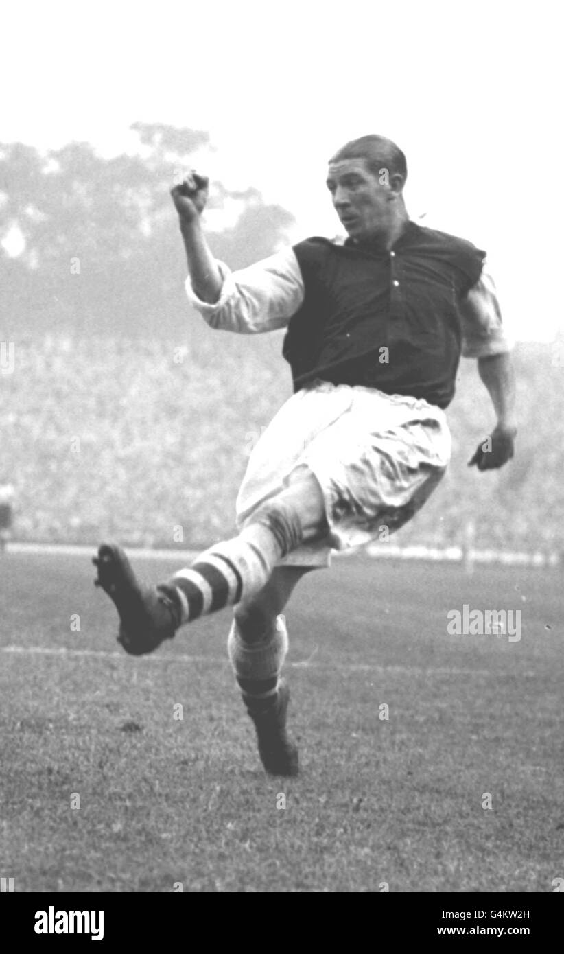 Ted Drake/Arsenal 1936. Calciatore Ted Drake of Arsenal, 1936. Foto Stock