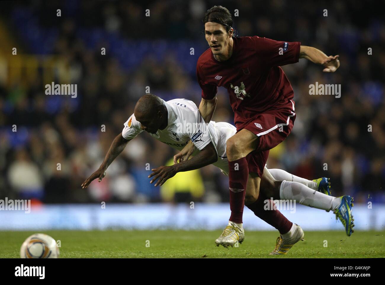 Jermain Defoe di Tottenham Hotspur è stato integrato da Rubin Kazan Cesar (a destra) Foto Stock