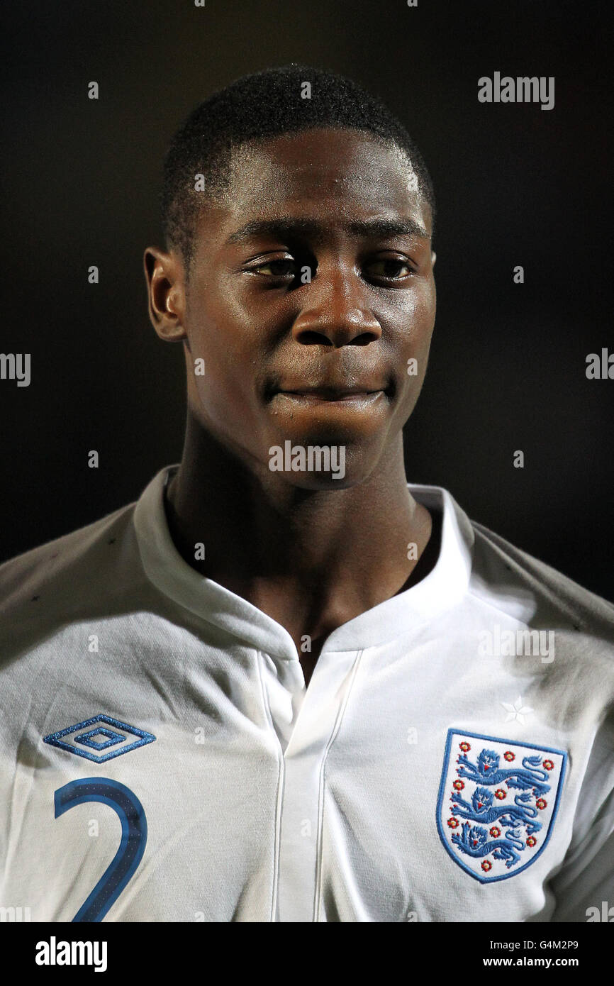 Calcio - Sky Sports Victory Shield 2011 - Inghilterra / Irlanda del Nord - B2net Stadium. Josh Aina, Inghilterra Foto Stock